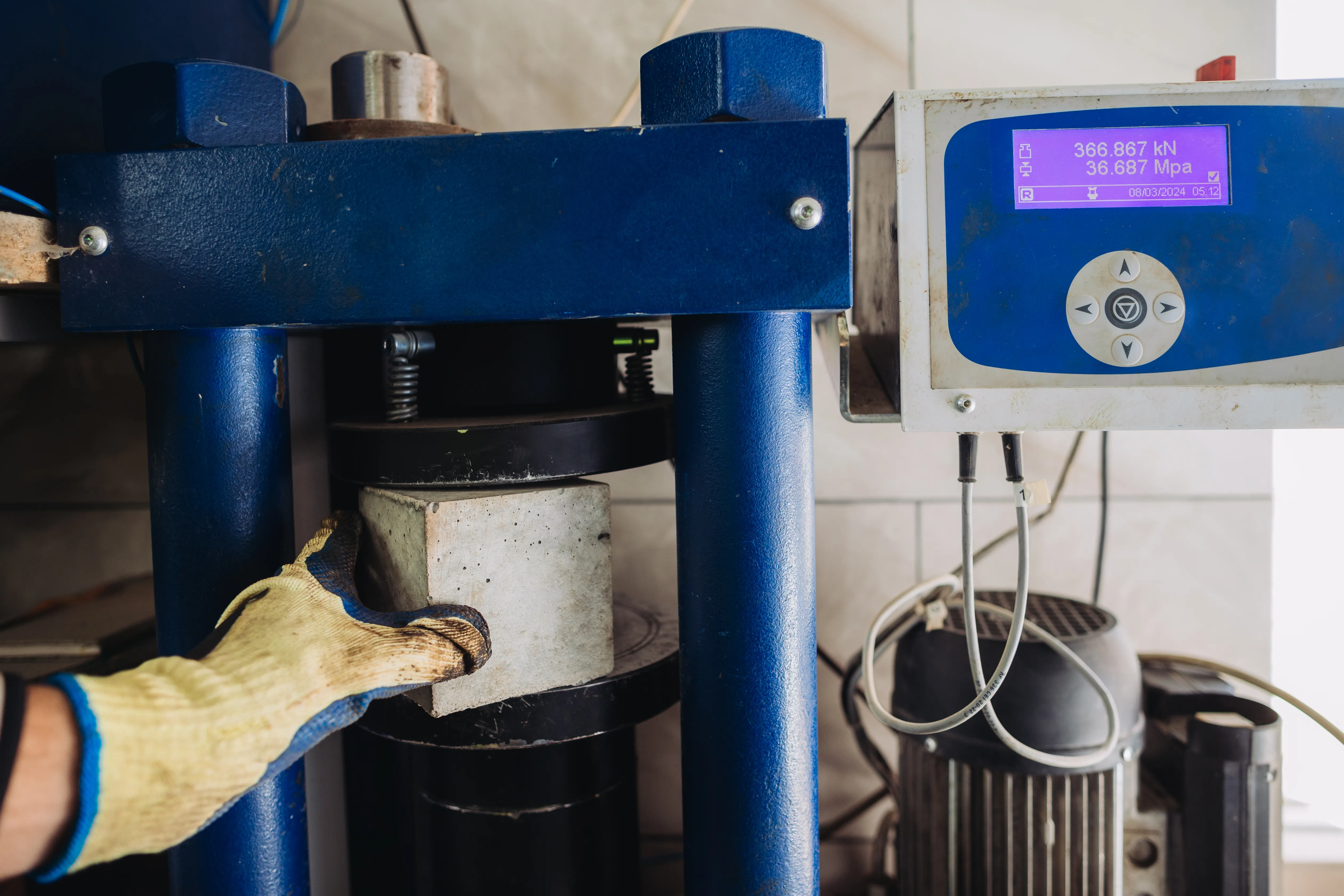 What are the requirements for hydrostatic testing?