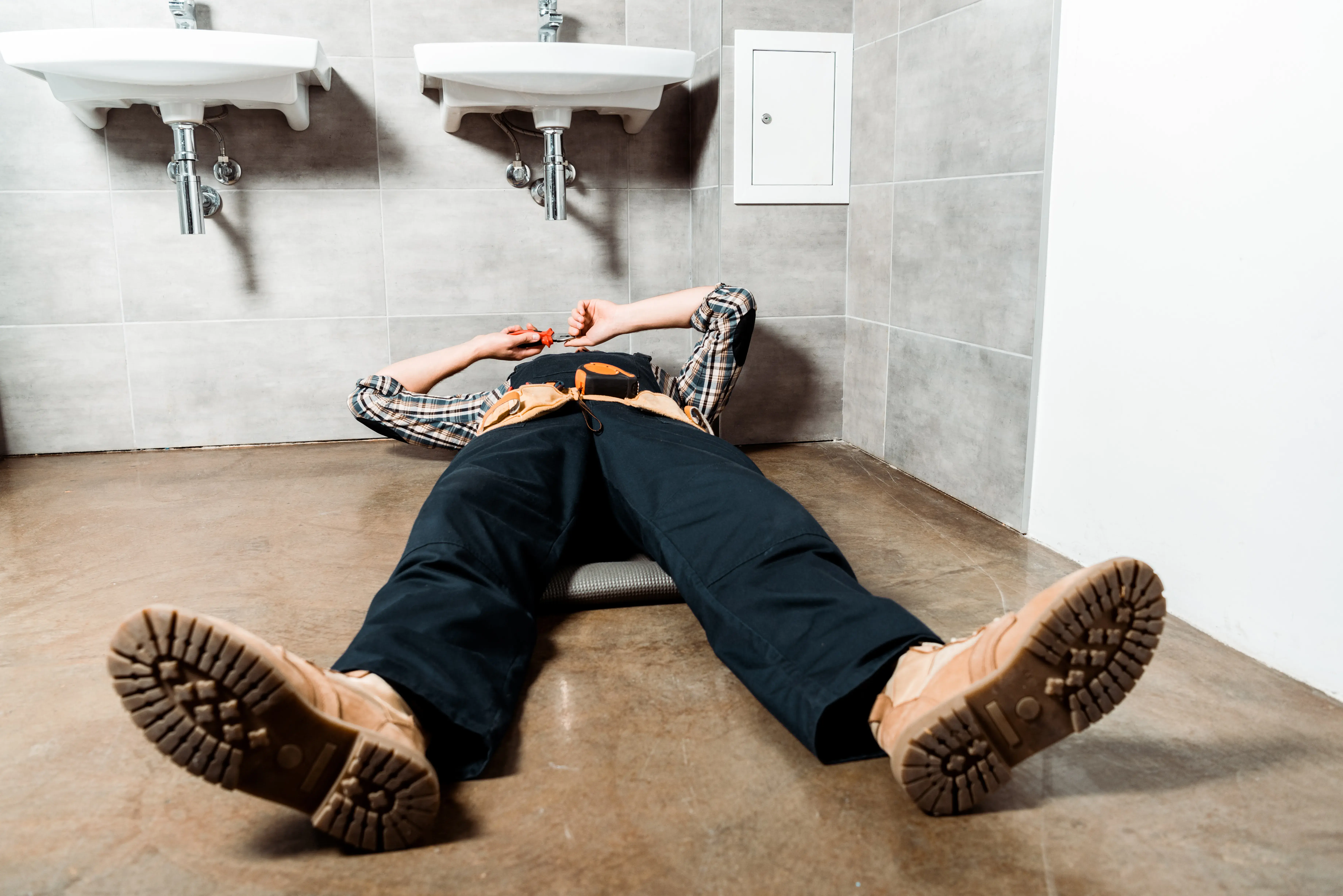 How to choose a reliable plumber for leak repair in Texas